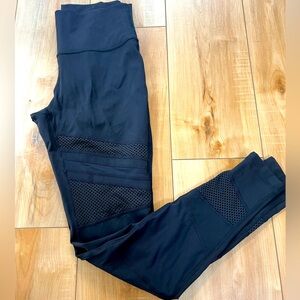 Lululemon Mesh detail Black Leggings size 8